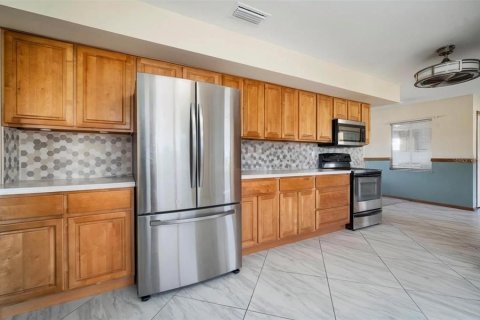 House in Sun City Center, Florida 2 bedrooms, 172.05 sq.m. № 2213793 - photo 15