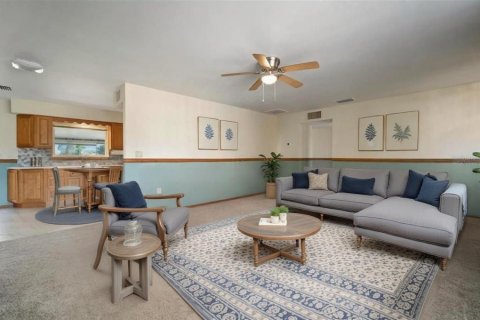 House in Sun City Center, Florida 2 bedrooms, 172.05 sq.m. № 2213793 - photo 3