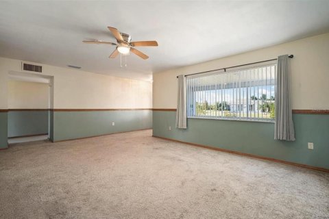 House in Sun City Center, Florida 2 bedrooms, 172.05 sq.m. № 2213793 - photo 5