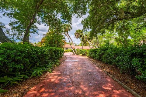 House in Port Charlotte, Florida 9 bedrooms, 810.39 sq.m. № 2214840