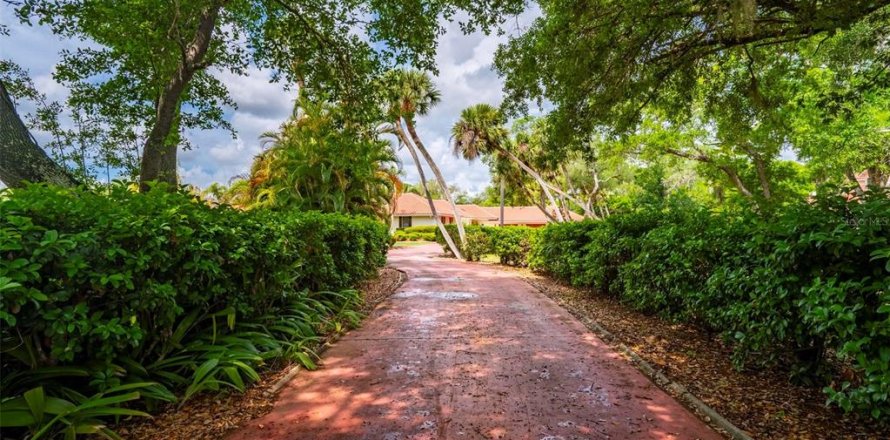 Villa ou maison à Port Charlotte, Floride 9 chambres, 810.39 m2 № 2214840