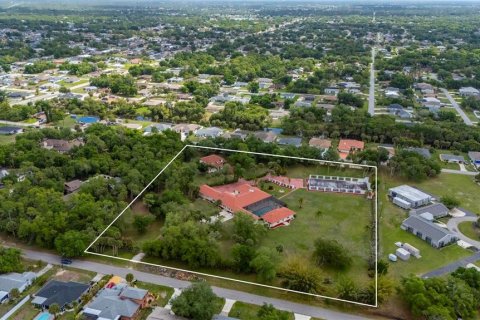Villa ou maison à vendre à Port Charlotte, Floride: 9 chambres, 810.39 m2 № 2214840 - photo 2