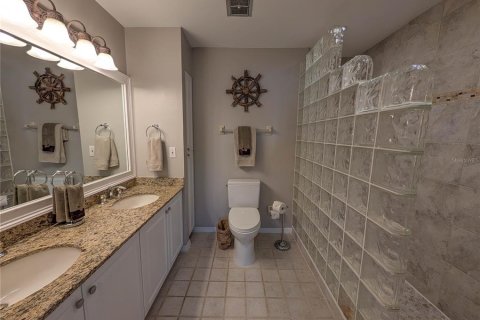 Copropriété à vendre à Sarasota, Floride: 2 chambres, 117.99 m2 № 1509359 - photo 15
