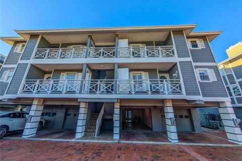 Copropriété à vendre à Sarasota, Floride: 2 chambres, 117.99 m2 № 1509359 - photo 1