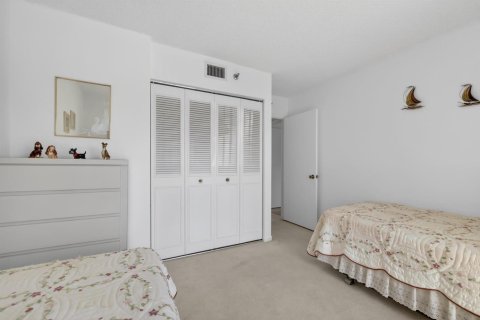 Condo in Jensen Beach, Florida, 2 bedrooms № 2178800 - photo 22