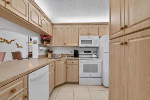 Condo in Jensen Beach, Florida, 2 bedrooms № 2178800 - photo 7