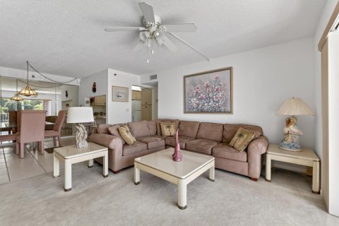 Condo in Jensen Beach, Florida, 2 bedrooms № 2178800 - photo 10