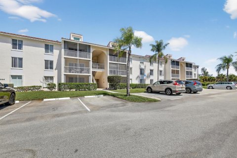 Condo in Jensen Beach, Florida, 2 bedrooms № 2178800 - photo 25