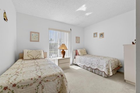 Condo in Jensen Beach, Florida, 2 bedrooms № 2178800 - photo 16