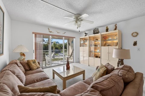 Condo in Jensen Beach, Florida, 2 bedrooms № 2178800 - photo 12