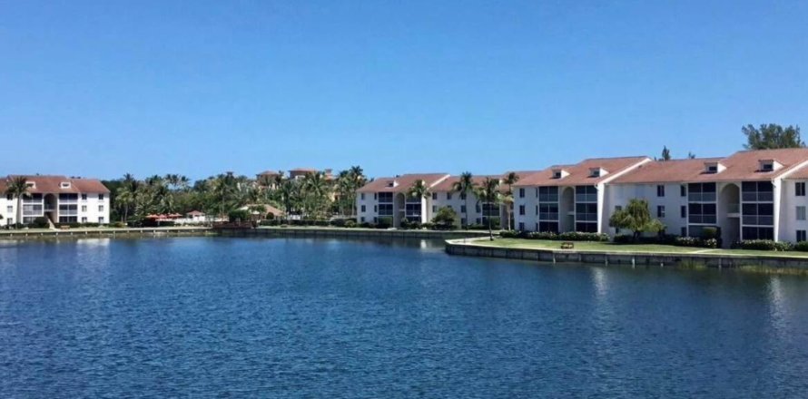 Condo in Jensen Beach, Florida, 2 bedrooms № 2178800
