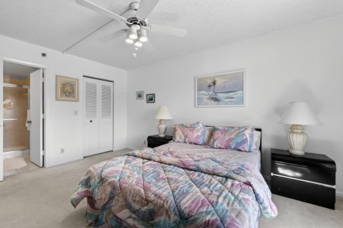 Condo in Jensen Beach, Florida, 2 bedrooms № 2178800 - photo 21