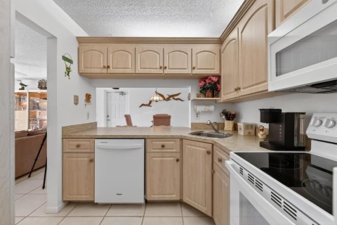 Condo in Jensen Beach, Florida, 2 bedrooms № 2178800 - photo 3