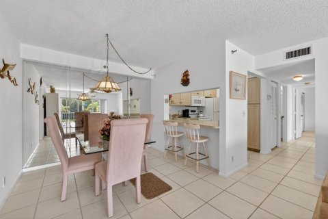 Condo in Jensen Beach, Florida, 2 bedrooms № 2178800 - photo 14
