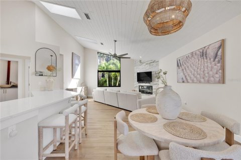 Villa ou maison à vendre à Sarasota, Floride: 4 chambres, 257.71 m2 № 2104003 - photo 15