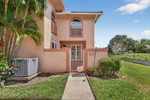 Townhouse in Coral Springs, Florida 3 bedrooms, 141.4 sq.m. № 2083221