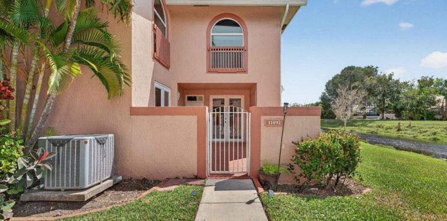Townhouse in Coral Springs, Florida 3 bedrooms, 141.4 sq.m. № 2083221