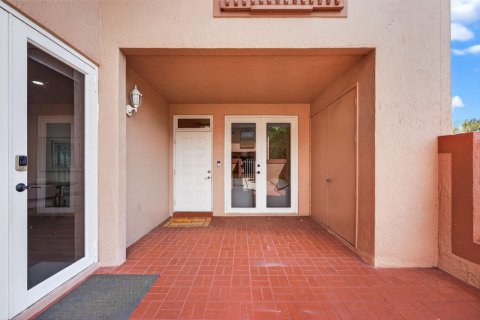 Townhouse in Coral Springs, Florida 3 bedrooms, 141.4 sq.m. № 2083221 - photo 4