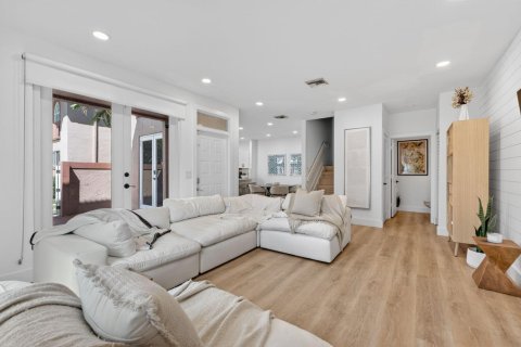 Townhouse in Coral Springs, Florida 3 bedrooms, 141.4 sq.m. № 2083221 - photo 17