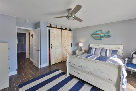 Condo in Saint Petersburg, Florida, 2 bedrooms  № 1335132 - photo 18