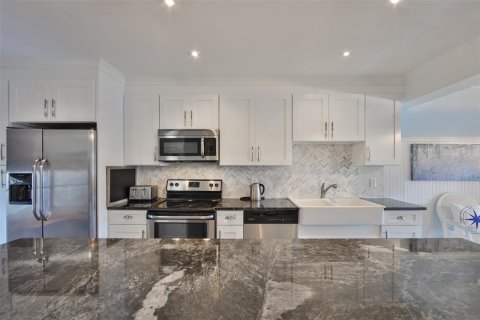 Condo in Saint Petersburg, Florida, 2 bedrooms  № 1335132 - photo 7