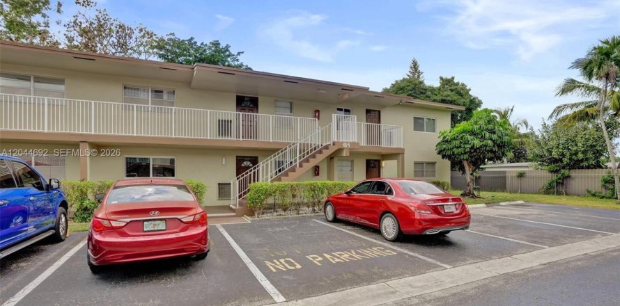 Condo à Margate, Floride, 2 chambres  № 2250875