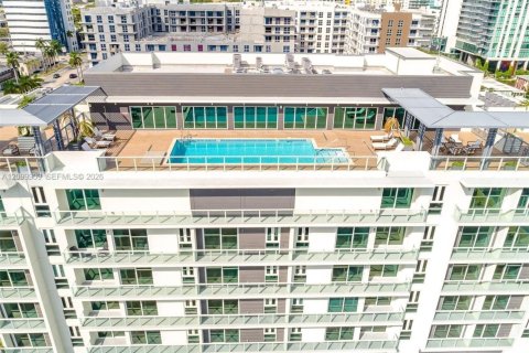 Condo in Miami, Florida, 1 bedroom № 2397215