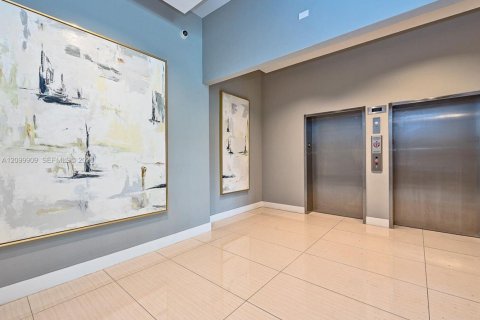 Condo in Miami, Florida, 1 bedroom  № 2397215 - photo 9