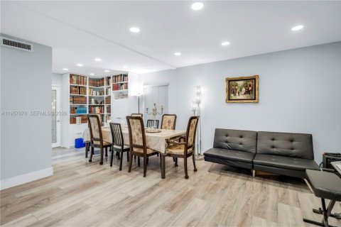 House in Tamarac, Florida 3 bedrooms, 103.21 sq.m. № 2021101 - photo 4