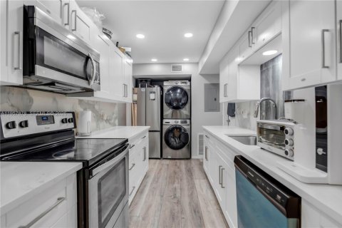 House in Tamarac, Florida 3 bedrooms, 103.21 sq.m. № 2021101 - photo 2