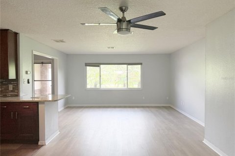 House in Winter Park, Florida 3 bedrooms, 149.94 sq.m. № 2273111 - photo 5