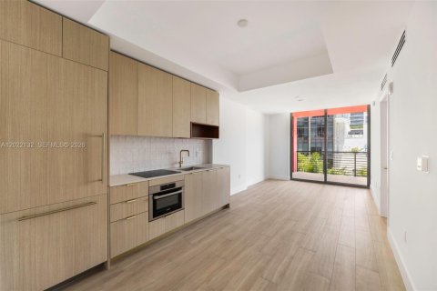 Condo in Miami, Florida, 1 bedroom  № 2086353 - photo 2