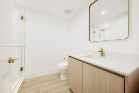 Condo in Miami, Florida, 1 bedroom  № 2086353 - photo 11