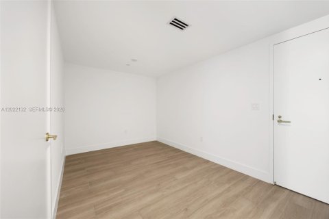 Condo in Miami, Florida, 1 bedroom  № 2086353 - photo 10