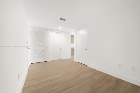 Condo in Miami, Florida, 1 bedroom  № 2086353 - photo 6