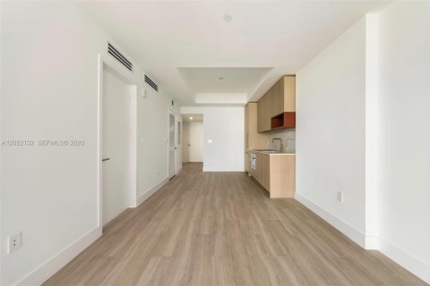 Condo in Miami, Florida, 1 bedroom  № 2086353 - photo 3