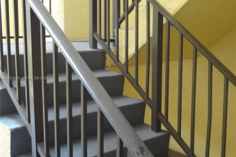 Condo in Plantation, Florida, 1 bedroom  № 2000812 - photo 9