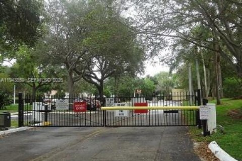 Condo in Plantation, Florida, 1 bedroom  № 2000812 - photo 24