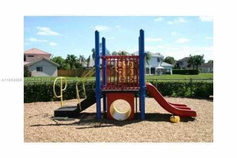 Condo in Plantation, Florida, 1 bedroom  № 2000812 - photo 6