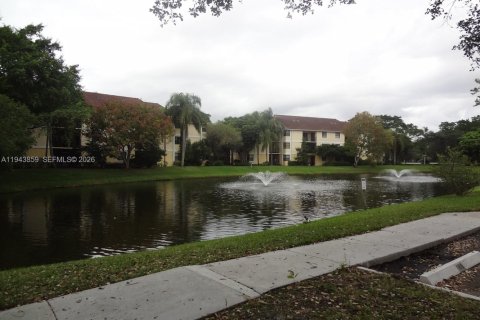 Condo in Plantation, Florida, 1 bedroom  № 2000812 - photo 15