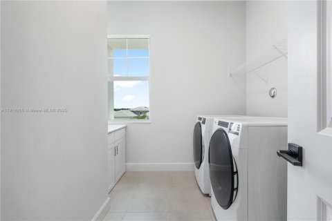 House in Westlake, Florida 4 bedrooms № 2013177 - photo 20