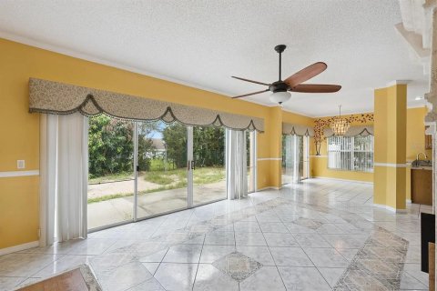 House in Orlando, Florida 6 bedrooms, 314.1 sq.m. № 2341533 - photo 6