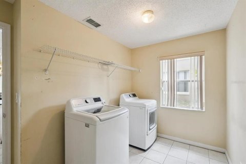 House in Orlando, Florida 6 bedrooms, 314.1 sq.m. № 2341533 - photo 20