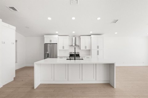 House in Lake Worth, Florida 3 bedrooms, 174.01 sq.m. № 2417984 - photo 6