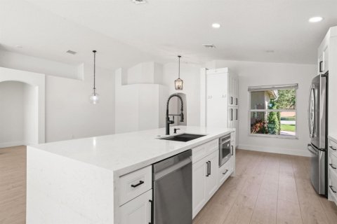 House in Lake Worth, Florida 3 bedrooms, 174.01 sq.m. № 2417984 - photo 9