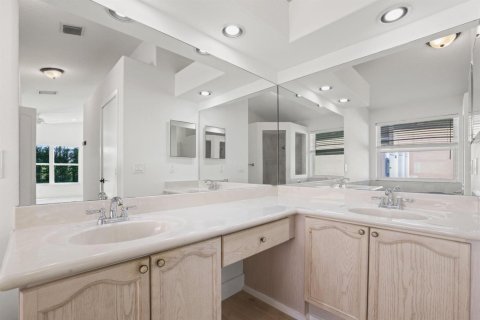 House in Lake Worth, Florida 3 bedrooms, 174.01 sq.m. № 2417984 - photo 24