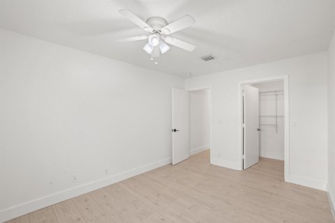 House in Lake Worth, Florida 3 bedrooms, 174.01 sq.m. № 2417984 - photo 26