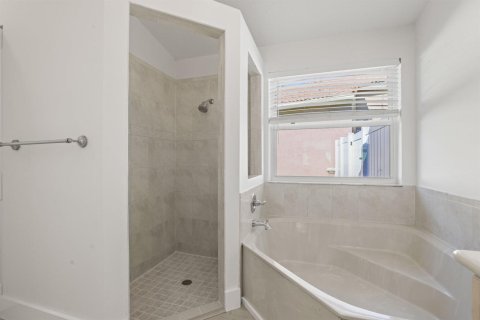 House in Lake Worth, Florida 3 bedrooms, 174.01 sq.m. № 2417984 - photo 23