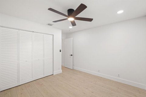 House in Lake Worth, Florida 3 bedrooms, 174.01 sq.m. № 2417984 - photo 27