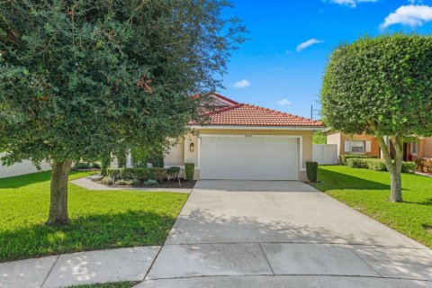 House in Lake Worth, Florida 3 bedrooms, 174.01 sq.m. № 2417984 - photo 2
